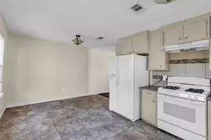131 E 31st 1/2 St, Houston, TX 77018 - Photo 11