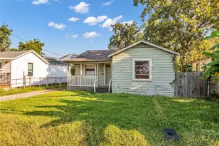 131 E 31st 1/2 St, Houston, TX 77018 - Photo 1