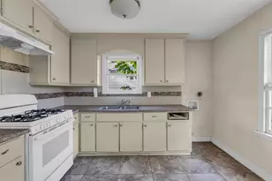 131 E 31st 1/2 St, Houston, TX 77018 - Photo 9