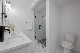 2414 Walnut Bend Ln, Houston, TX 77042 - Photo 25