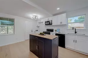 2414 Walnut Bend Ln, Houston, TX 77042 - Photo 17