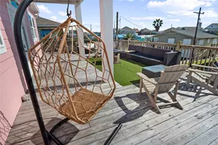 962 Meynig Dr, Crystal Beach, TX 77650 - Photo 9