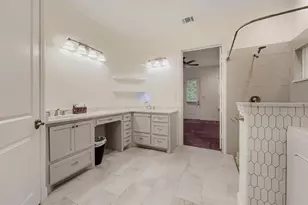 11715 Creek View Ln, Conroe, TX 77385 - Photo 17