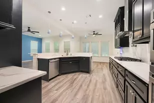 11715 Creek View Ln, Conroe, TX 77385 - Photo 13
