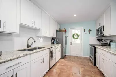 12941 Trail Hollow Drive, Houston, TX 77079 - Photo 9