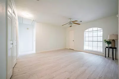 10122 Duchamp Drive, Houston, TX 77036 - Photo 15
