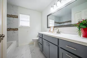 10122 Duchamp Dr, Houston, TX 77036 - Photo 17