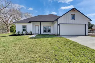 302 Gaines St, Brazoria, TX 77422 - Photo 1