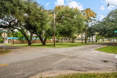 405 W Lang Street, Alvin, TX 77511 - Photo 9