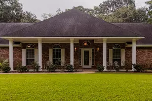 2002 Sugar Mill Ln, Lake Jackson, TX 77566 - Photo 3
