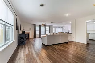 10806 Tallow Briar Ln, Houston, TX 77075 - Photo 11