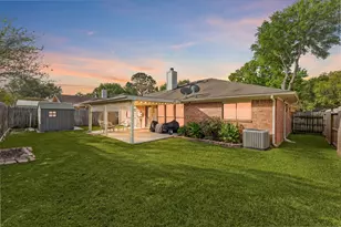 8227 Squires Pl Dr, Houston, TX 77083 - Photo 25