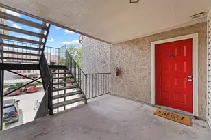 10855 Meadowglen Ln, Houston, TX 77042 - Photo 3