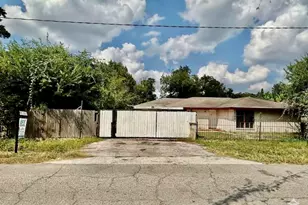 748 W Rittenhouse St, Houston, TX 77076 - Photo 3