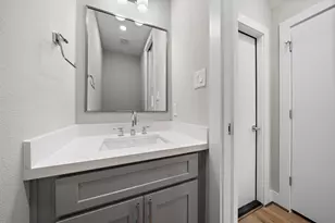 8120 Esther Acres Ln, Houston, TX 77088 - Photo 21