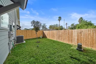 8120 Esther Acres Lane, Houston, TX 77088 - Photo 25