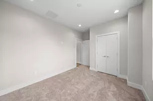 8120 Esther Acres Ln, Houston, TX 77088 - Photo 13
