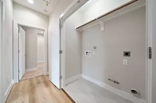 8120 Esther Acres Ln, Houston, TX 77088 - Photo 23