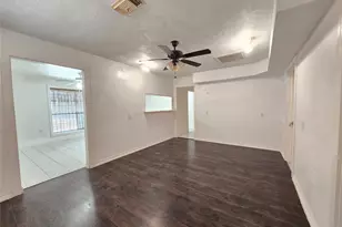 9621 Sweetwater Ln, Houston, TX 77037 - Photo 5