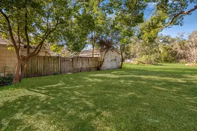 2320 Westward Avenue, La Marque, TX 77568 - Photo 9
