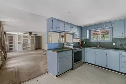 402 Baltzell Drive, Pinehurst, TX 77362 - Photo 9