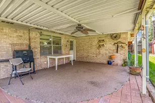 2202 Eaves Dr, Baytown, TX 77520 - Photo 25