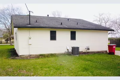 1109 N Avenue N, Freeport, TX 77541 - Photo 9