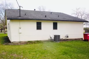1109 North Ave N, Freeport, TX 77541 - Photo 9