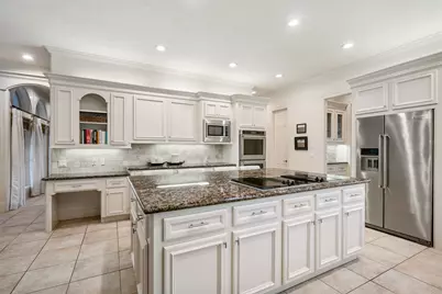 2 Lenox Hill Drive, The Woodlands, TX 77382 - Photo 15