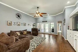 914 Oleander St, Lake Jackson, TX 77566 - Photo 3