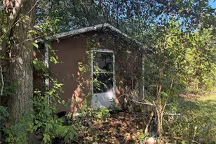 813 E Canal Rd, Highlands, TX 77562 - Photo 11