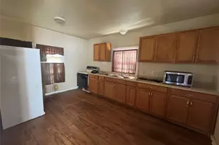 813 E Canal Rd, Highlands, TX 77562 - Photo 13