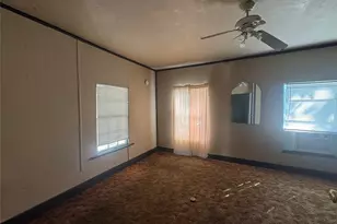 813 E Canal Rd, Highlands, TX 77562 - Photo 17