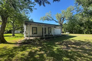 813 E Canal Rd, Highlands, TX 77562 - Photo 19