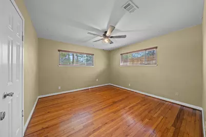 10046 Cedardale Drive, Houston, TX 77055 - Photo 11