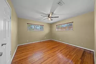 10046 Cedardale Dr, Houston, TX 77055 - Photo 11