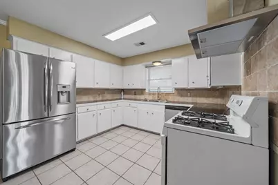 10046 Cedardale Drive, Houston, TX 77055 - Photo 3