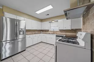 10046 Cedardale Dr, Houston, TX 77055 - Photo 3