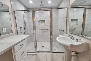 10935 Timberoak Dr, Houston, TX 77043 - Photo 19