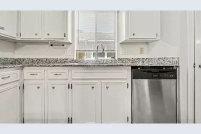 2714 Longleaf Pines Drive, Houston, TX 77339 - Photo 9