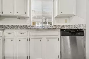2714 Longleaf Pines Dr, Houston, TX 77339 - Photo 9