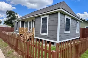 511 N 3rd St, Conroe, TX 77301 - Photo 3