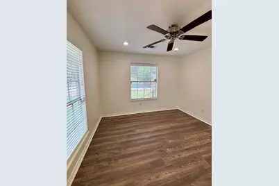 511 N 3rd Street, Conroe, TX 77301 - Photo 17