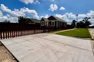 511 N 3rd St, Conroe, TX 77301 - Photo 29