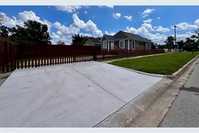 511 N 3rd Street, Conroe, TX 77301 - Photo 25