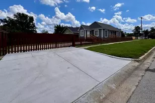511 N 3rd St, Conroe, TX 77301 - Photo 25