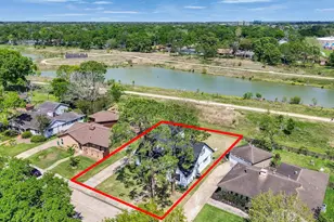 16007 Diana Ln, Houston, TX 77062 - Photo 3