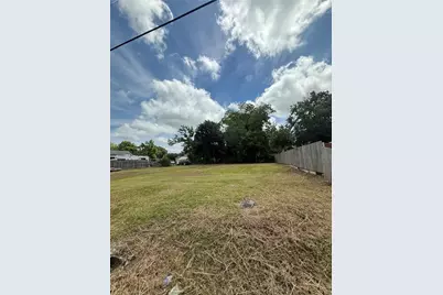 106 S Washington Street, Texas City, TX 77591 - Photo 1