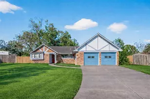 5703 Woodville Ln, Pearland, TX 77584 - Photo 1