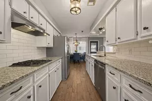 5703 Woodville Ln, Pearland, TX 77584 - Photo 5